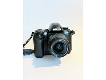 Nikon D100 Digital systemkamera med AF-S DX Nikkor 18-55mm objektiv