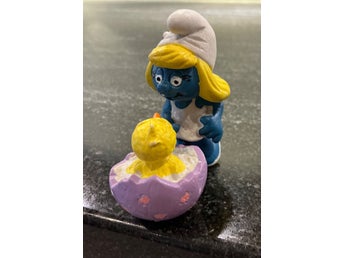 Schleich Smurfan med kyckling i äggskal