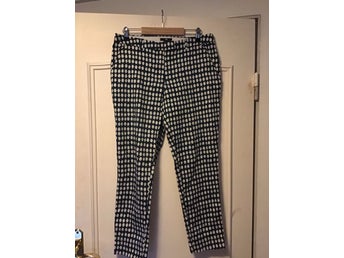 H&M svarta, vita byxor, storlek 38