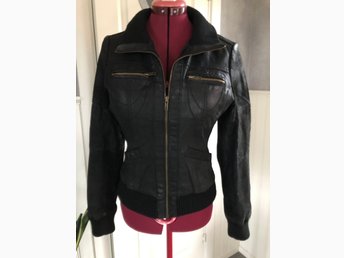 Vila, Svart midjekort skinnjacka, stl M (387657712) ᐈ Köp Vila, Svart midjekort skinnjacka, stl M (387657712) ᐈ Köp