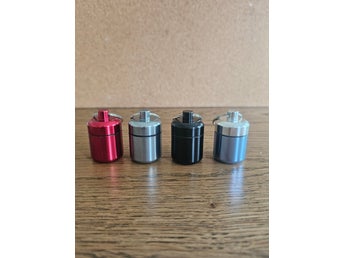 *** 4 stycken pillerburkar pillerbox pillerask pillerburk nyckelring ***