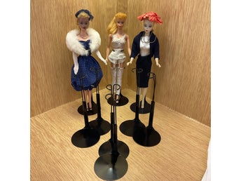 Hallo!! Barbie 6 st Svarta ställningar till Barbie m,fl Hallo !!