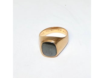 Klackring m grön sten 18k 11,2g, D. 19,75 mm, B. 4,9 - 15,4 mm, 23759:1, L 15194