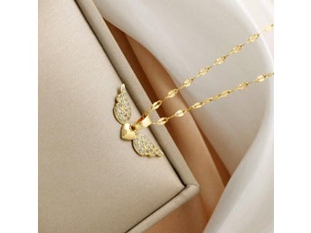 Halsband med hjärta och vingar
