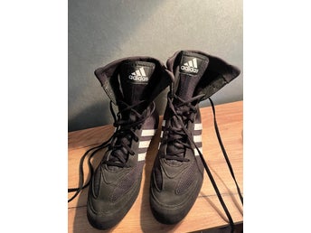 Adidas skor i Boxningsmodell Svarta Storlek 45 1/3
