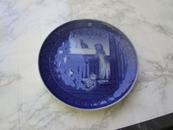 Mycket fin och stämningsfull jultallrik från Royal Copenhagen, 1982 - Nyskick!