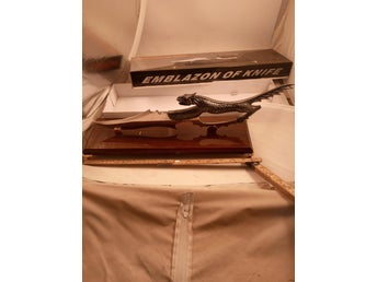 Kniv med bordsstativ tom anderson fantasykniv ta-86