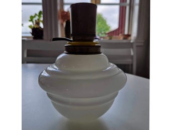 Art deco 30-tals bordslampa, lampa, funkis i opalinglas