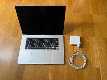 MacBook Pro 16 tum 2019, Intel Core i7, 16 GB RAM