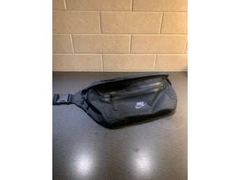 Nike svart crossbody väska