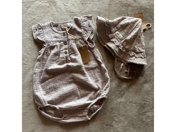 Romper & solhatt i lila från Newbie stl 74 & 44/46