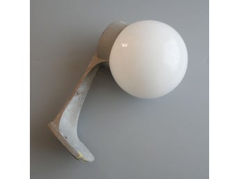 Utelampa El-Be utomhuslampa funkis 50-tal glas gjuten metall