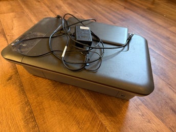 Deskjet 2050A All-in-One skrivare / scanner / kopiator + kablar