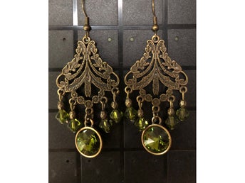 Fantastiska Boho örhängen med gröna Swarovskikristaller