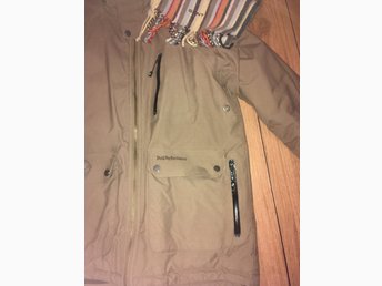 Peak performance vinterjacka str M + Gant halsduk Peak performance vinterjacka str M + Gant halsduk
