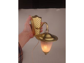 Retro Vägglampa i mässing med glaskupa