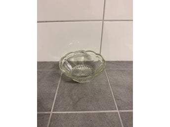 Glasskål med vågig kant (28)