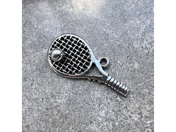 20 st Berlock hänge TENNISRACKET i silverfärg från Lollipop