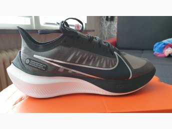 nike zoom gravity black metallic silver