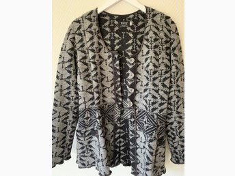 Kofta i 100% Ull. Design Simu Laponia, Övertorneå. Storken M. Kofta i 100% Ull. Design Simu Laponia, Övertorneå. Storken M.