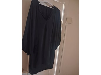 Svart klänning/tunika strl 42