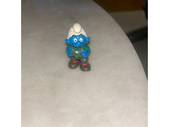 Smurf figur i blått och grönt