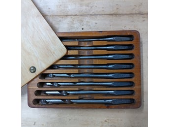 SET OM 8 HELLER ANKER BORR VINTAGE I TRÄLÅDA