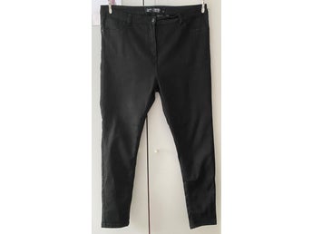 Svarta jeans (48) SimplyBe