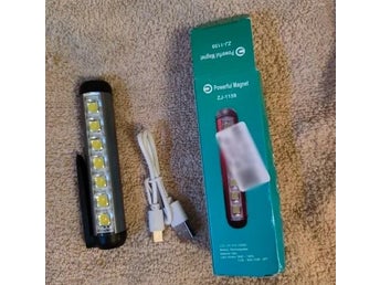 2st 200-300 lumen 30-50m USB uppladdningsbar mini LED-ficklampa med sidolampa