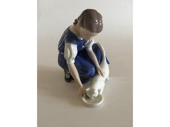 Bing og Grøndahl Figur Pige med Kat No. 1745