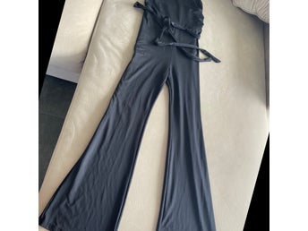 Svart jumpsuit ASOS bandeau byxdress skärp party fest tub small lågt utrop 1kr