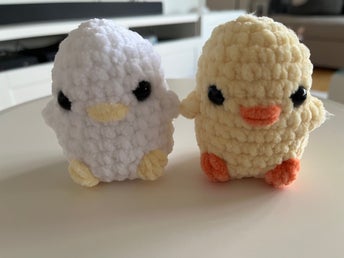 Handgjorda virkade kycklingar - 2-pack