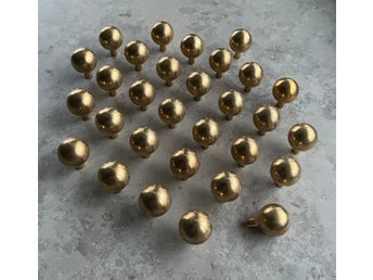 30 stycken – Knopp Boll – Rå Massiv Mässing