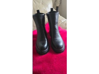Trendiga svarta chunky boots stl 38 – nya