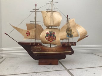 Modellbåt Santa Maria i trä, fina detaljer stl. 46X38 cm