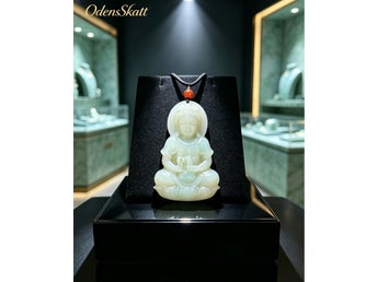StorDubbelsidig buddha-hänge av naturlig blekgrön jade, samma motiv på båda sido
