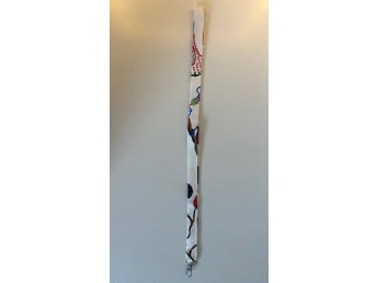 NYCKELBAND I TYG FRÅN SVENSKT TENN, MÖNSTER FRÅN JOSEF FRANK/TEXTIL GRÖNA FÅGLAR
