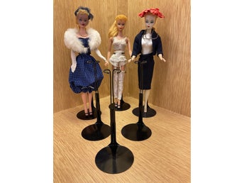 Hallo!! Barbie 3 st Svarta ställningar till Barbie m,fl Hallo !!