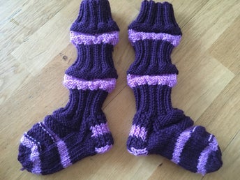 NYA Stickade sockar yllesockor lila randiga hög skaft, stl 25-26, SE MÅTT!