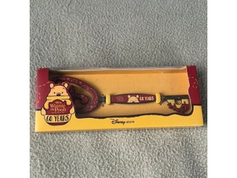 Disney Winnie the Pooh 60 Years Nyckel