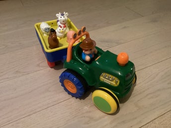 Bondgårdstraktor med släp och djurfigurer