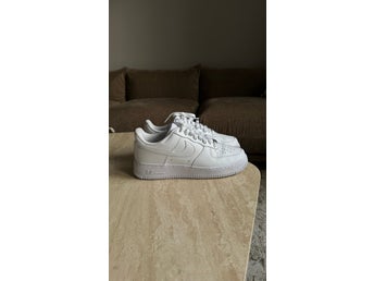 Nike Air Force 1 ’07 Triple White CW2288-111 strl 42,5