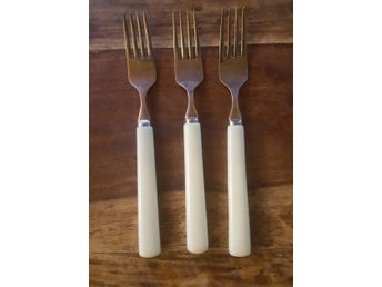 3 stycken bestickgafflar (Dessert) i rostfritt stål med plasthandtag / Retro
