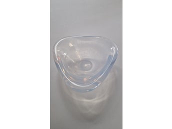 Vacker glas skål med härlig tyngd troligen 60 tal