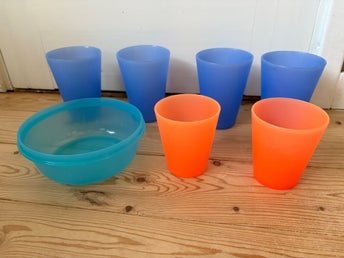 Tupperware skål utan lock och IKEA muggar 6 st