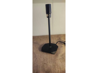 Pinnlampa/Bordslampa/Lampfot Svart. Oriva. H 27cm. E14