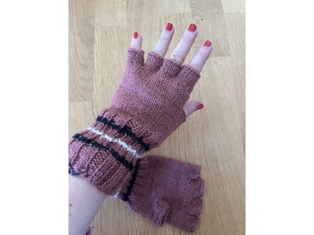 Handstickade torgvantar handledsvärmare bruna stl S/M- SE MÅTT!