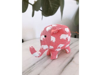 Elefant i tyg från Svenskt Tenn, mönster Elefant, Estrid Ericson, rosa, gosedjur