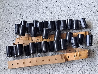 25 x Nichicon 22 uF 450V radiell 105 gr.