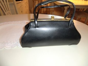 Väska i svart galonplast med handtag 50 60 talet ,ROCKA BILLY RETRO VINTAGE Väska i svart galonplast med handtag 50 60 talet ,ROCKA BILLY RETRO VINTAGE